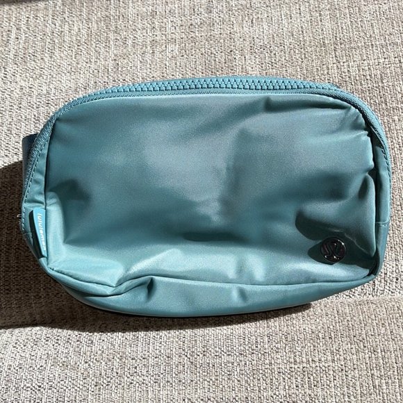 lululemon athletica Handbags - Lululemon Everywhere Belt Bag *1L